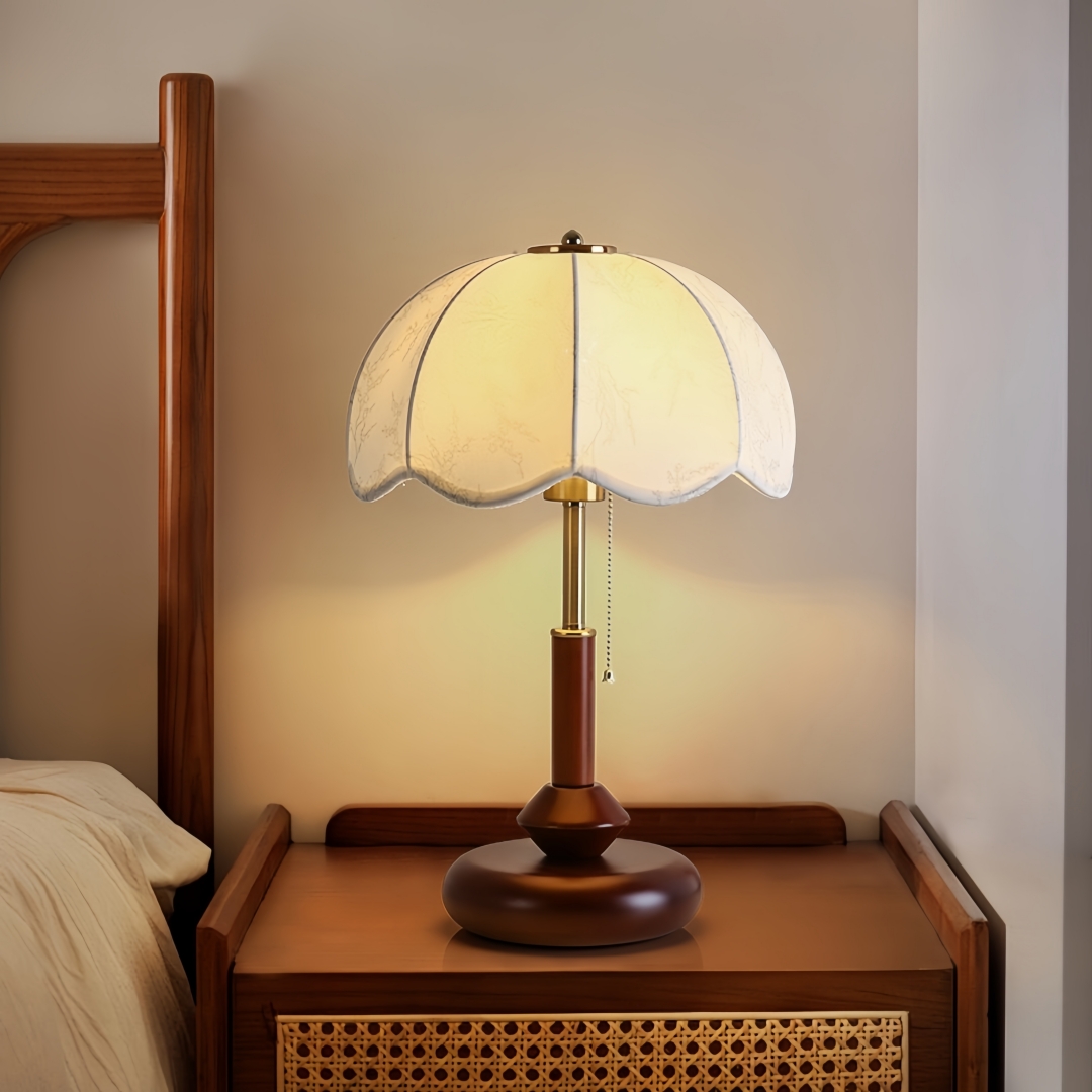 Lighting Decoration In Bedroom - Vintage Taraklı Kubbe Masa Lambası Yatak