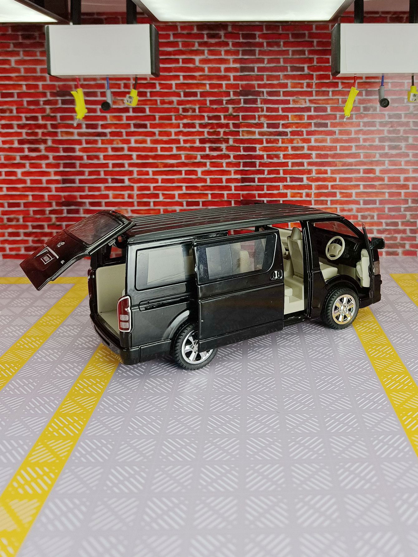 1:32 simülasyon Toyota Hiace a - Decor Lighting Returns incelemesi ve fiyatı